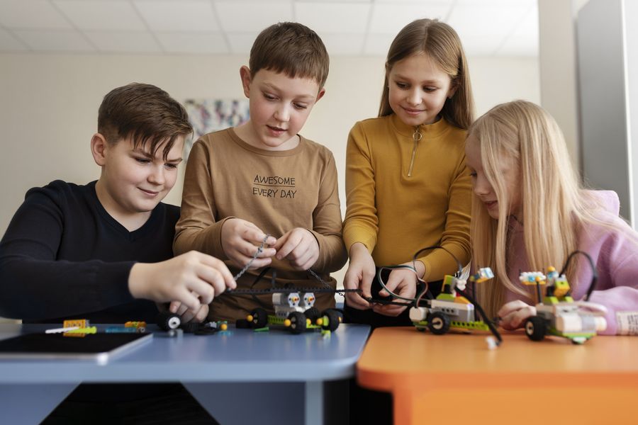 Robotics and Engineering class at Codegineers